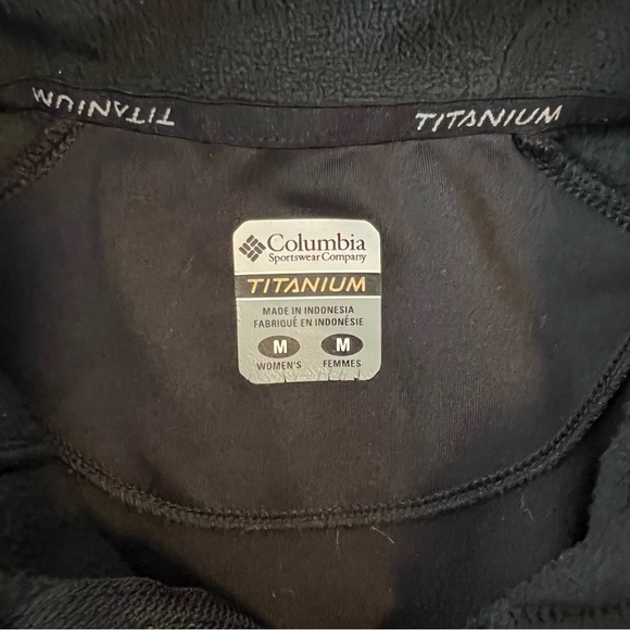 Columbia Black Titanium Vest women’s M - Picture 2 of 6
